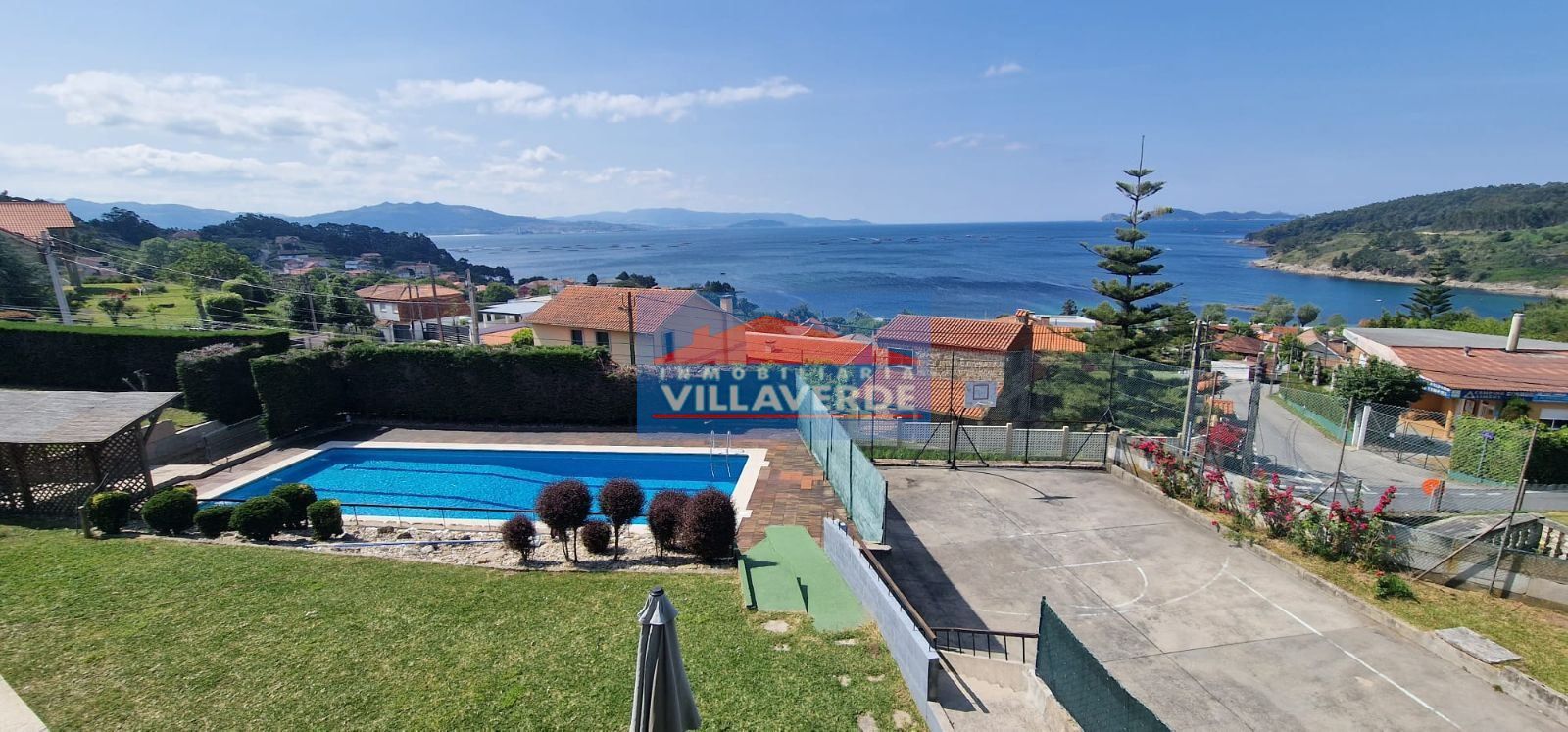 Piscina de Casa o chalet en venta en Cangas  con Calefacción, Terraza y Trastero