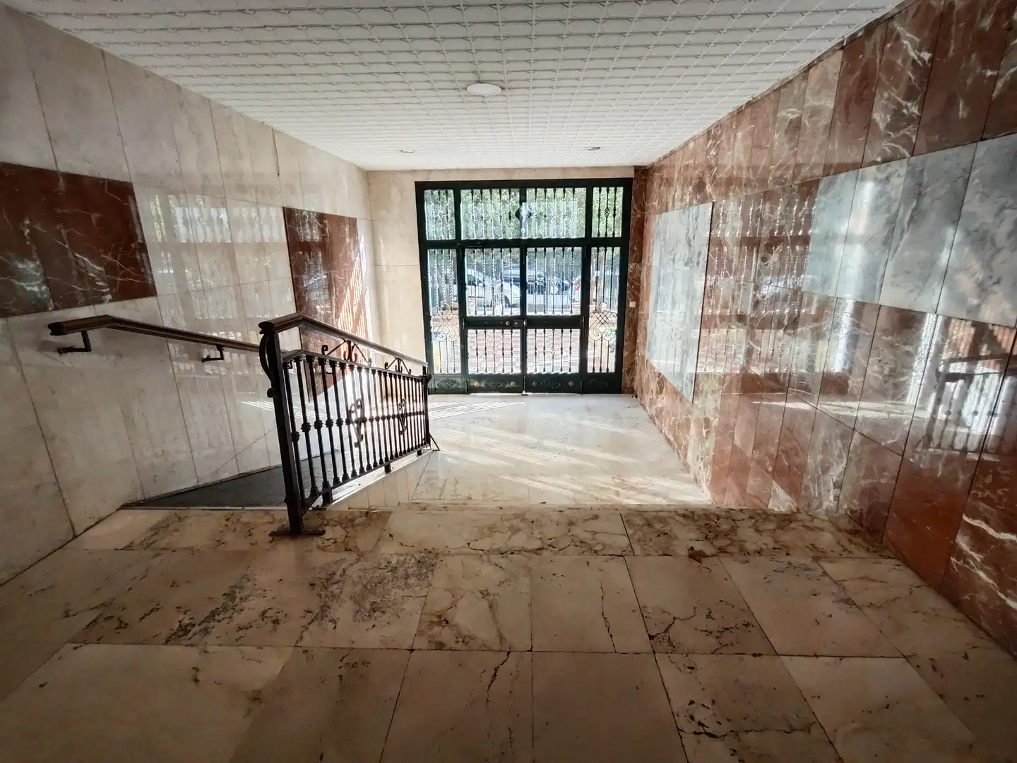 Flat for sale in Granada  with Air Conditioner, Terrace and Furnished