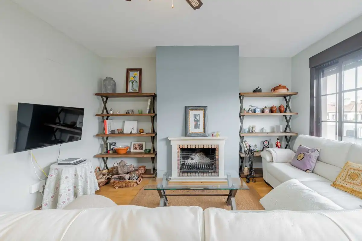 Sala de estar de Ático en venta en Guillena con Calefacción, Terraza y Trastero