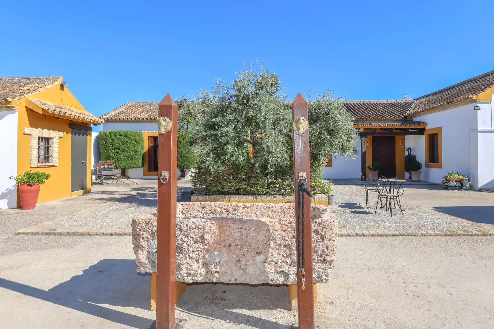 Garden of Houses for sale in Morón de la Frontera  with Air Conditioner, Private garden and Swimming Pool