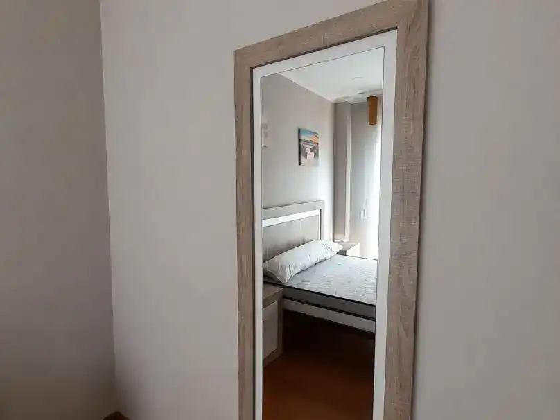 Schlafzimmer von Wohnung zur Miete in Santiago de Compostela  mit Balkon
