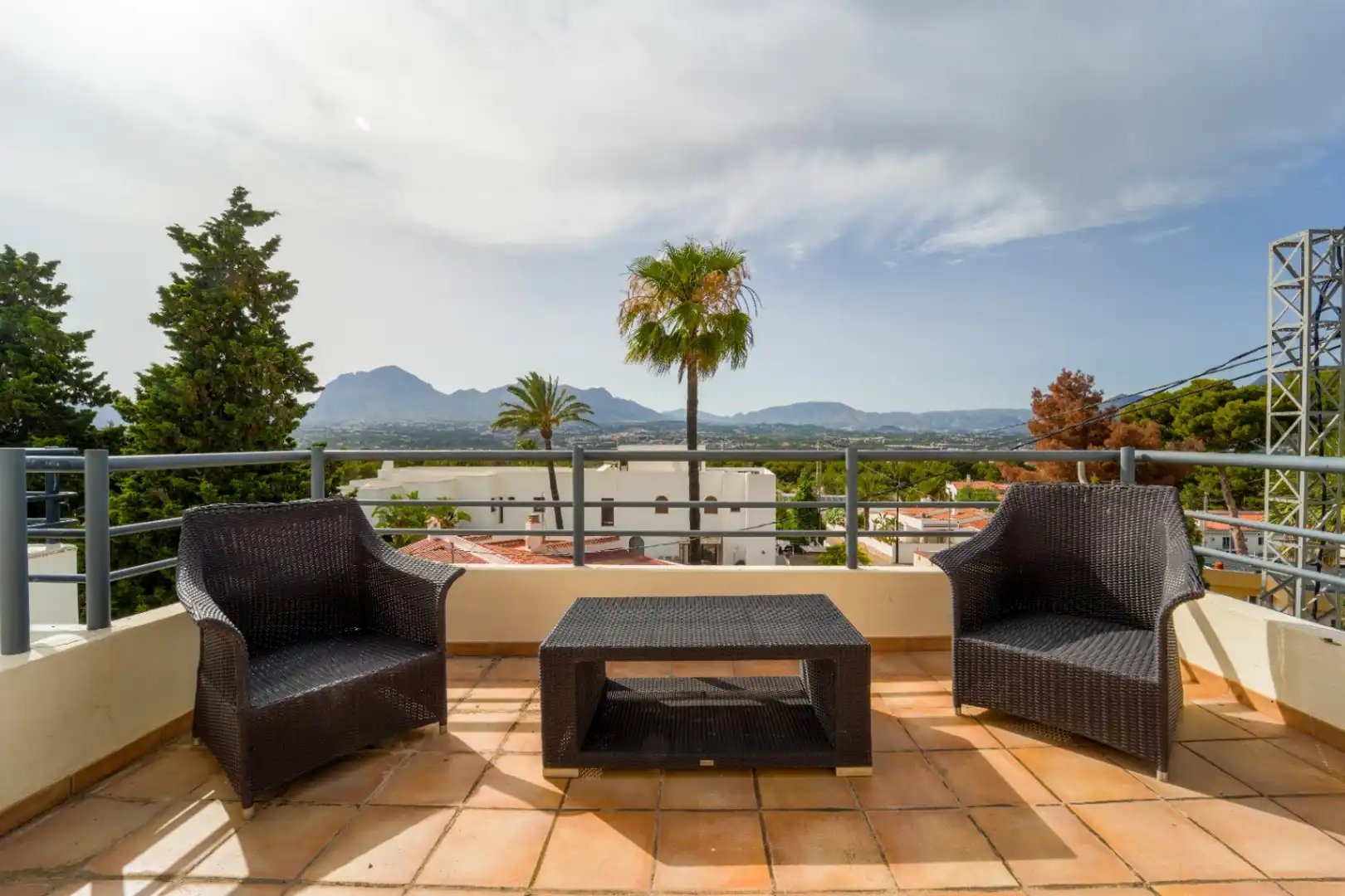 Terrasse von Einfamilien-Reihenhaus zum Verkauf in L'Alfàs del Pi mit Klimaanlage, Heizung und Privatgarten
