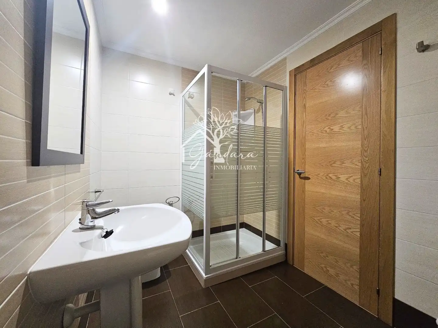 Bathroom of Flat for rent in Narón  with Heating, Parquet flooring and Terrace