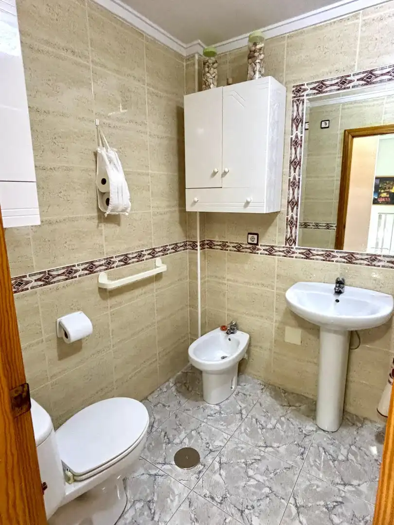 Bany de Casa adosada en venda en Torrevieja amb Aire condicionat, Calefacció i Terrassa