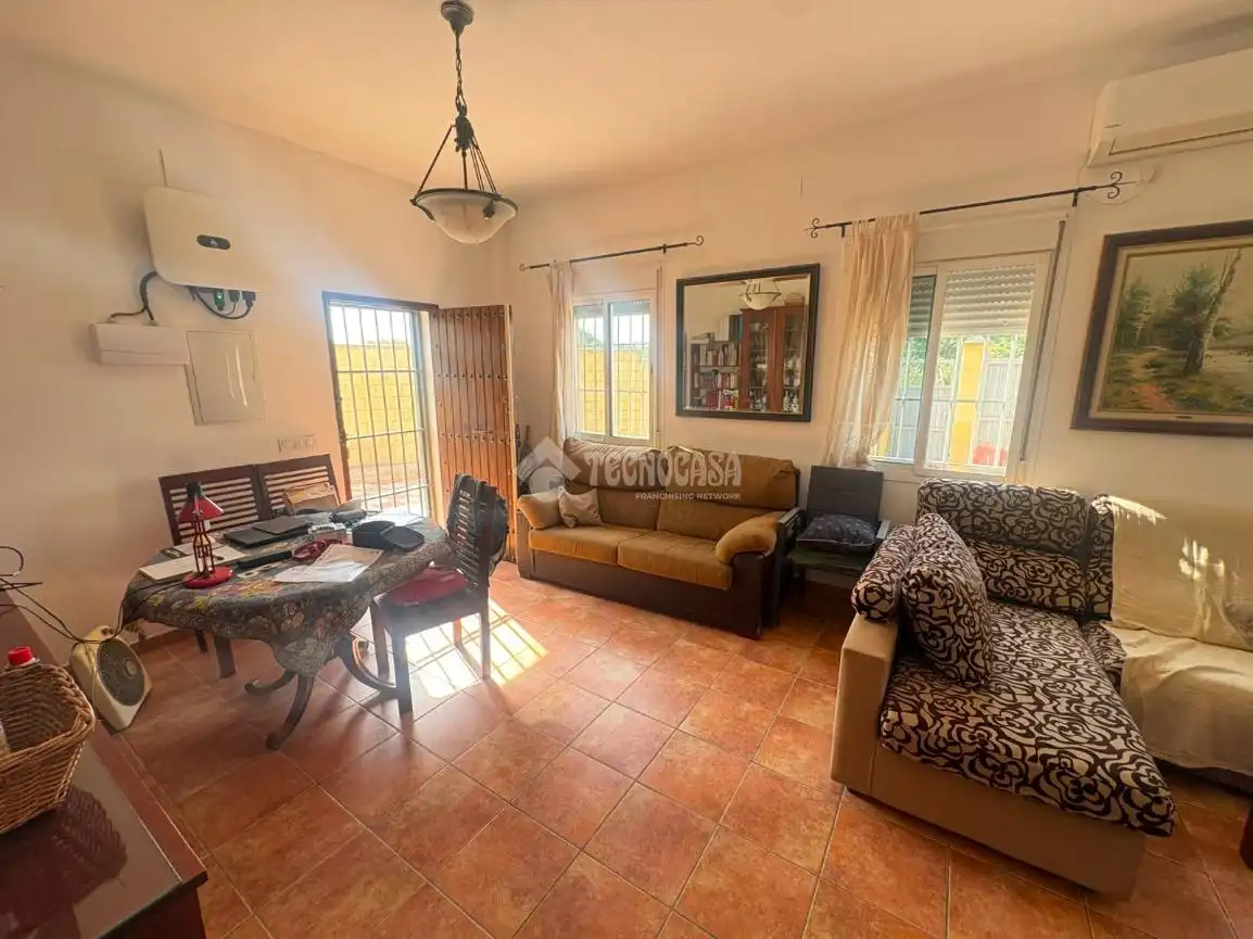 Sala de estar de Casa o chalet en venta en Espartinas con Aire acondicionado, Calefacción y Jardín privado