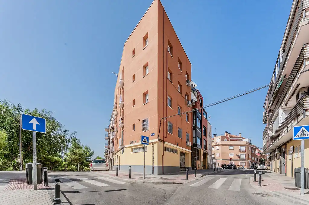 Vista exterior de Piso en venta en Madrid