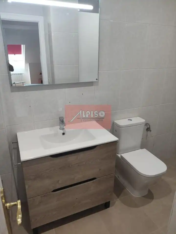 Bathroom of Apartments for rent in Ourense Capital   with Air Conditioner, Heating and Terrace