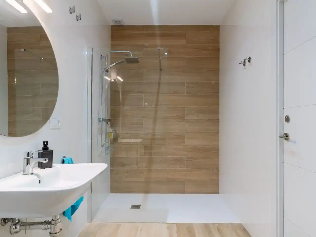 Bany de Apartament de lloguer en  Sevilla Capital amb Aire condicionat