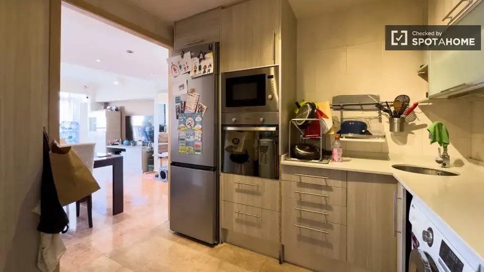 Cocina de Piso para compartir en Sant Adrià de Besòs con Aire acondicionado, Calefacción y Amueblado