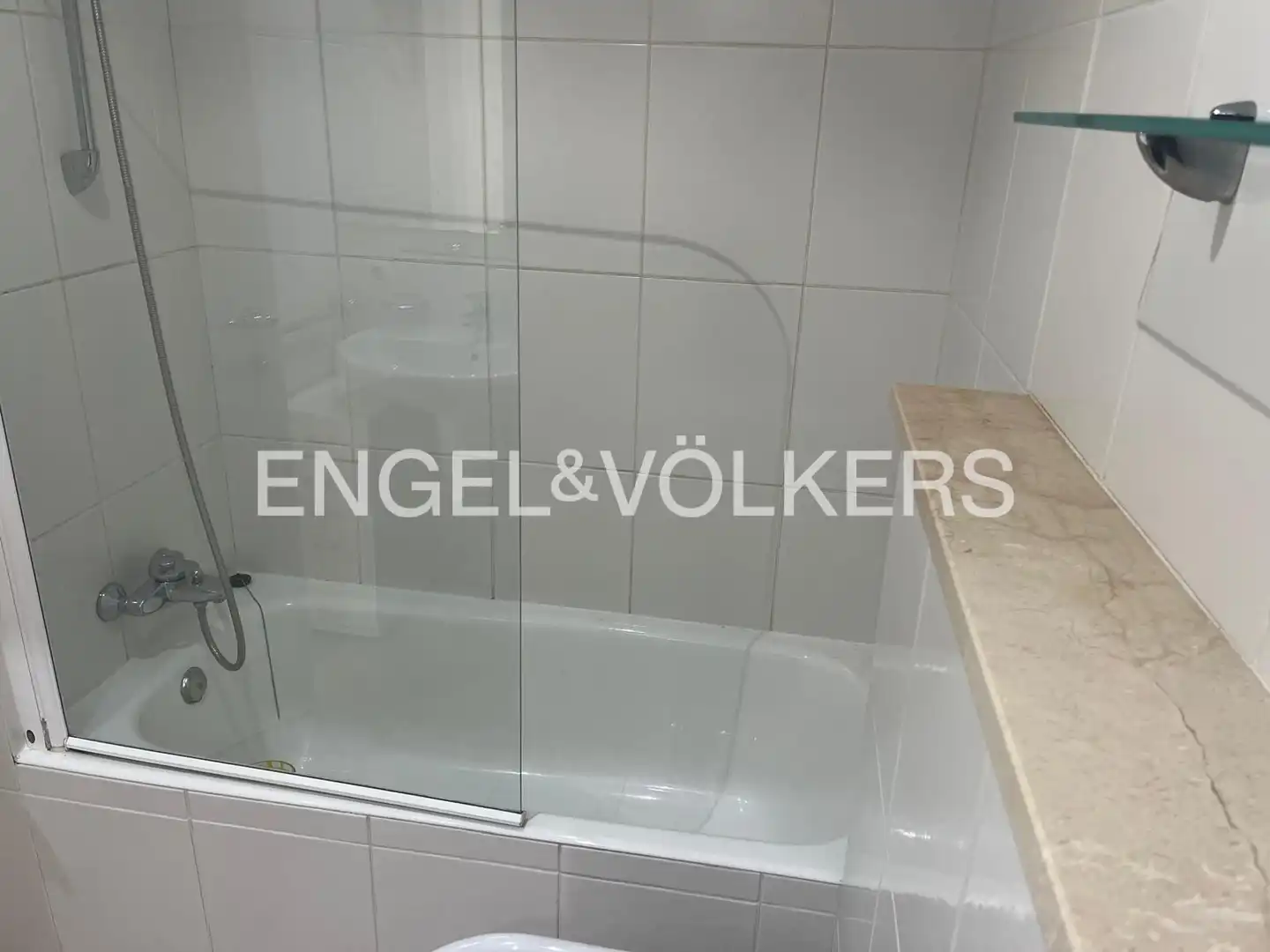 Baño de Casa adosada de alquiler en Oliva con Aire acondicionado, Calefacción y Jardín privado