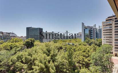 Exterior view of Duplex for sale in  Barcelona Capital  with Air Conditioner, Terrace and Balcony