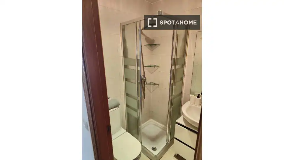 Baño de Piso de alquiler en Madrid con Aire acondicionado, Calefacción y Amueblado