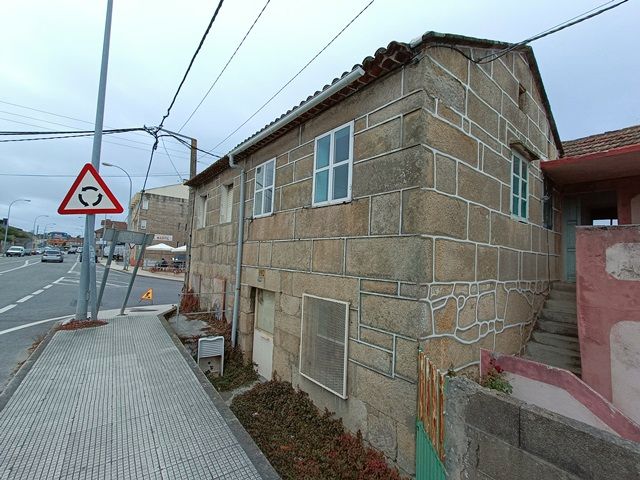 Vista exterior de Casa adosada en venda en Vigo  amb Jardí privat i Terrassa
