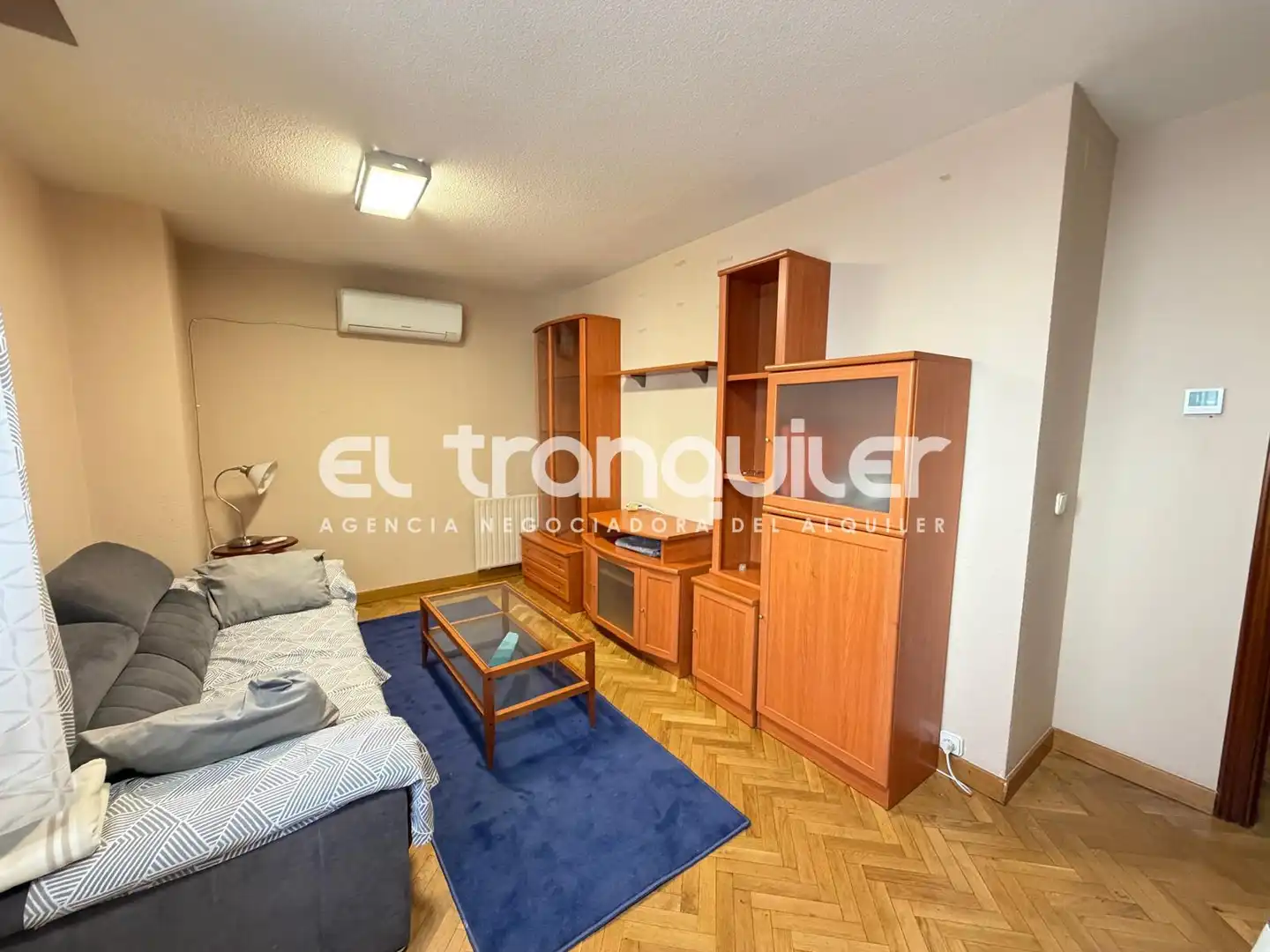 Sala d'estar de Pis de lloguer en Alcobendas amb Aire condicionat, Piscina i Moblat