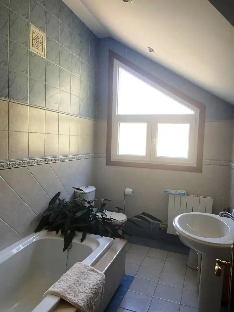 Bany de Casa o xalet de lloguer en Cangas  amb Calefacció, Jardí privat i Terrassa