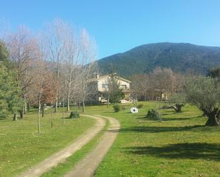 Jardí de Finca rústica en venda en La Adrada  amb Jardí privat, Terrassa i Piscina