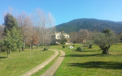 Jardí de Finca rústica en venda en La Adrada  amb Jardí privat, Terrassa i Piscina