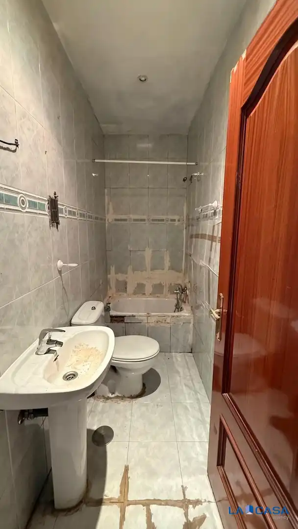 Bathroom of Ground floor for sale in Madrid