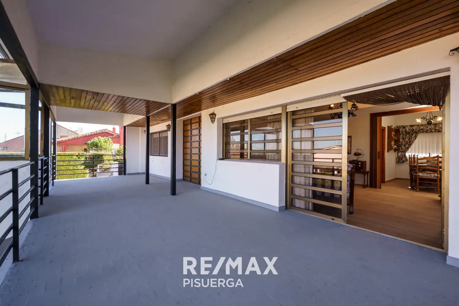 Vista exterior de Casa o xalet en venda en Tudela de Duero amb Calefacció, Jardí privat i Terrassa