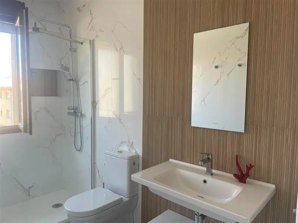 Baño de Piso en venta en San Vicente de la Barquera con Calefacción, Amueblado y Horno