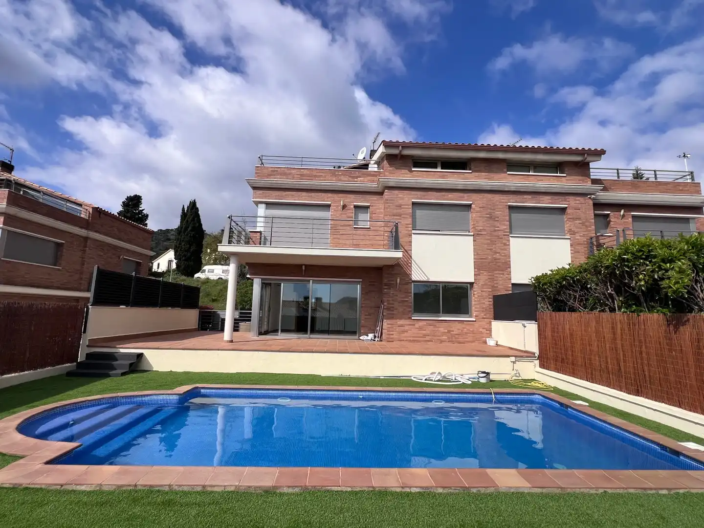 Swimming pool of Houses for sale in Vilassar de Dalt  with Air Conditioner, Heating and Private garden