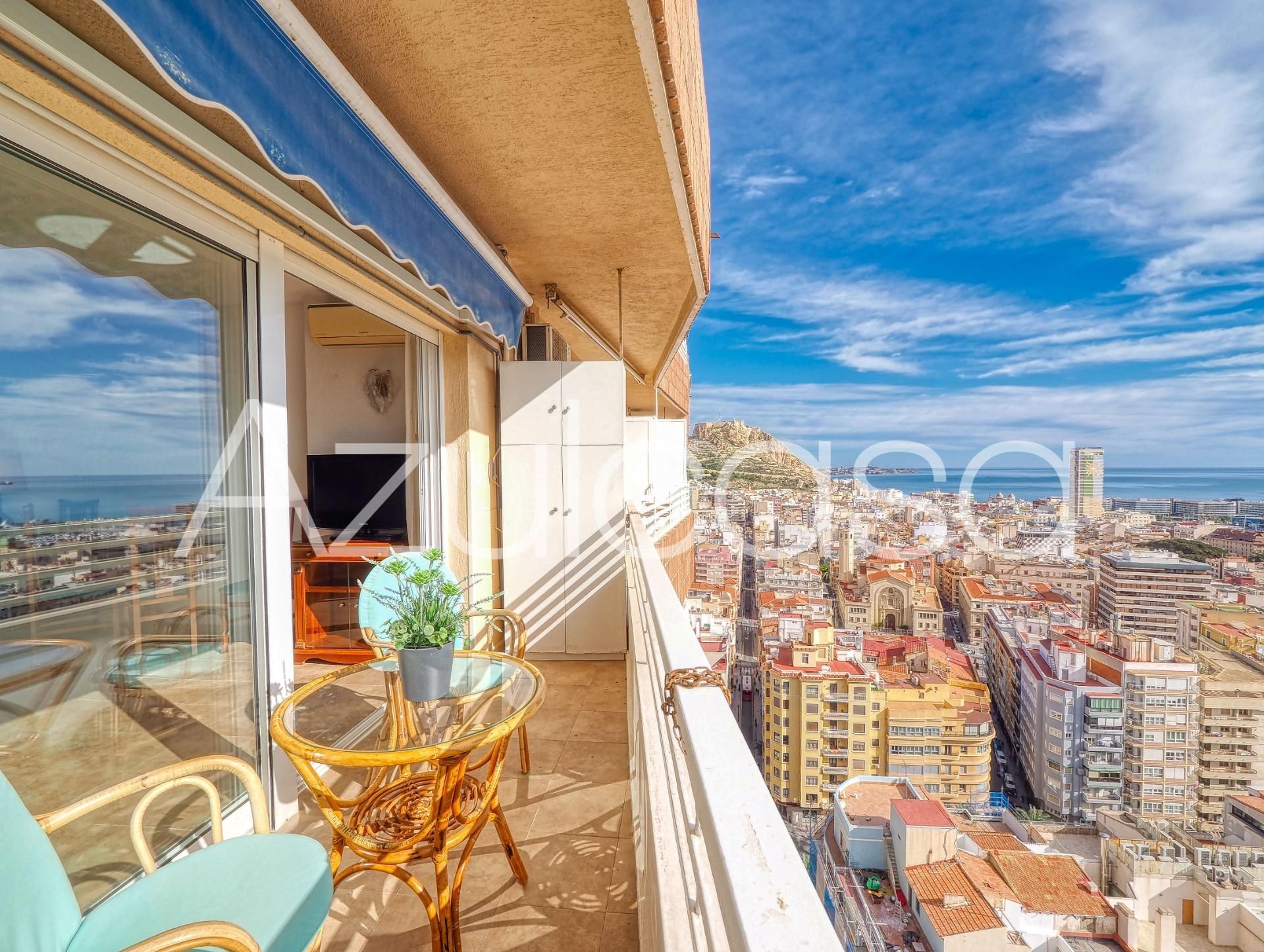 Vista exterior de Estudi en venda en Alicante / Alacant amb Aire condicionat, Parquet i Terrassa