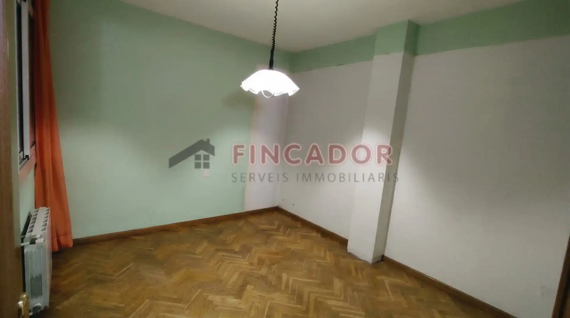 Habitación de Piso en venta en Cornellà de Llobregat con Calefacción, Parquet y Balcón