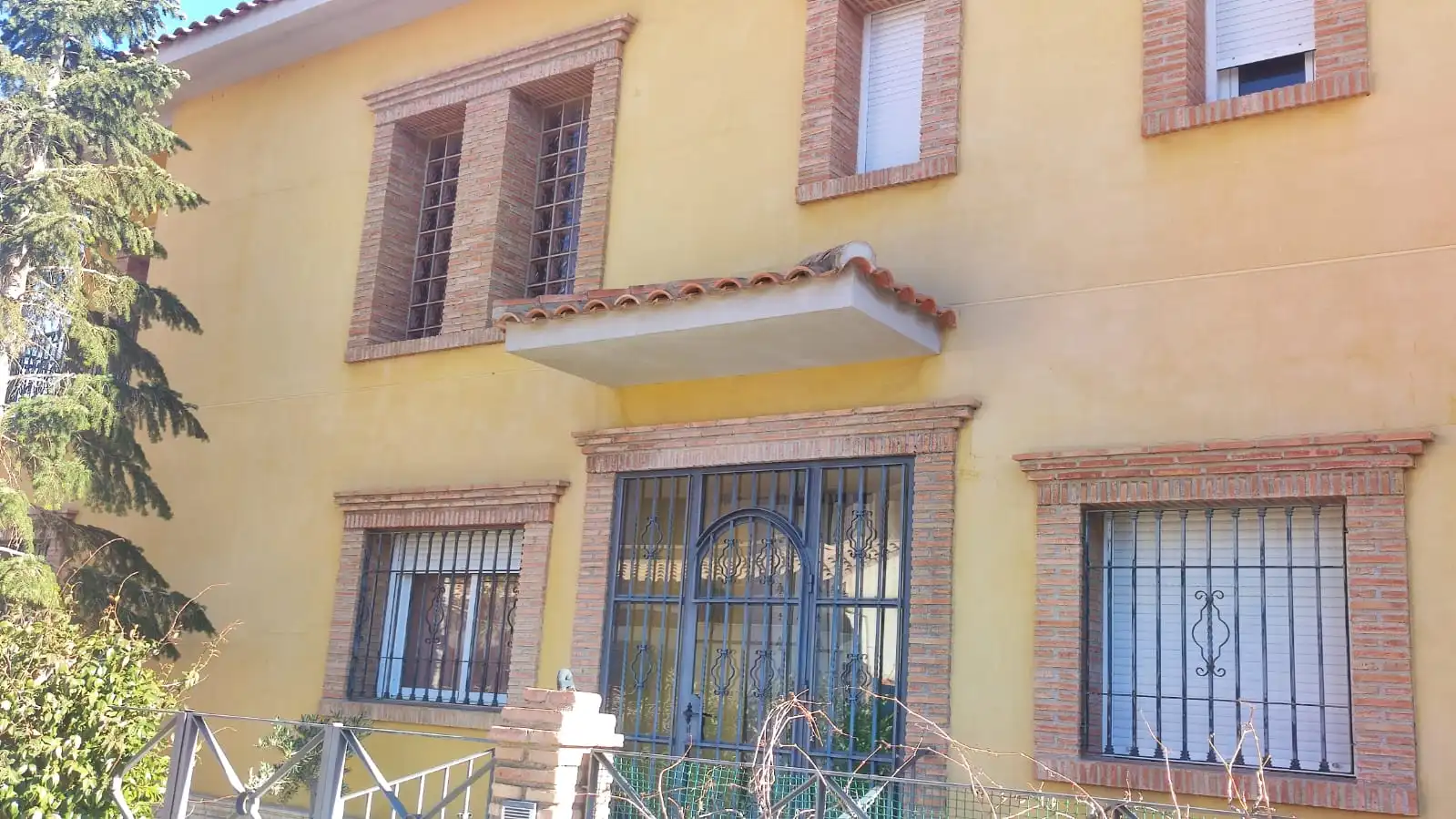 Vista exterior de Casa o chalet en venta en Cogollos de Guadix con Aire acondicionado, Jardín privado y Terraza