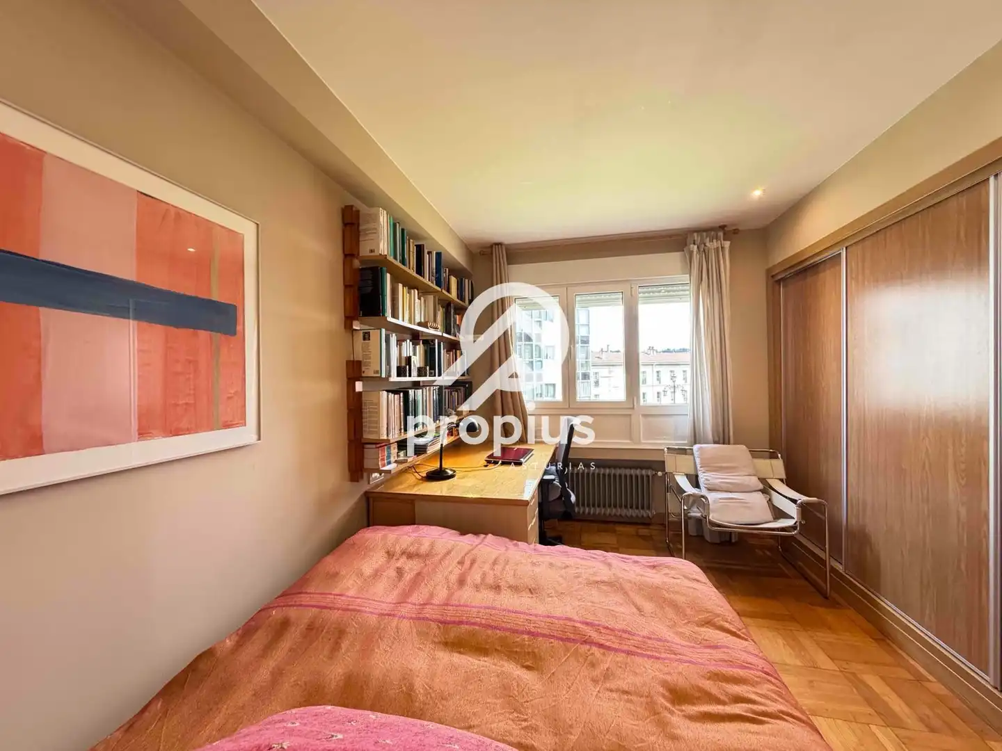 Bedroom of Flat for sale in Oviedo   with Heating, Parquet flooring and Oven