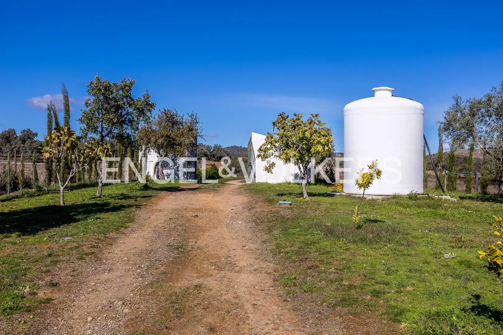 Vista exterior de Finca rústica en venda en Cazalla de la Sierra amb Calefacció