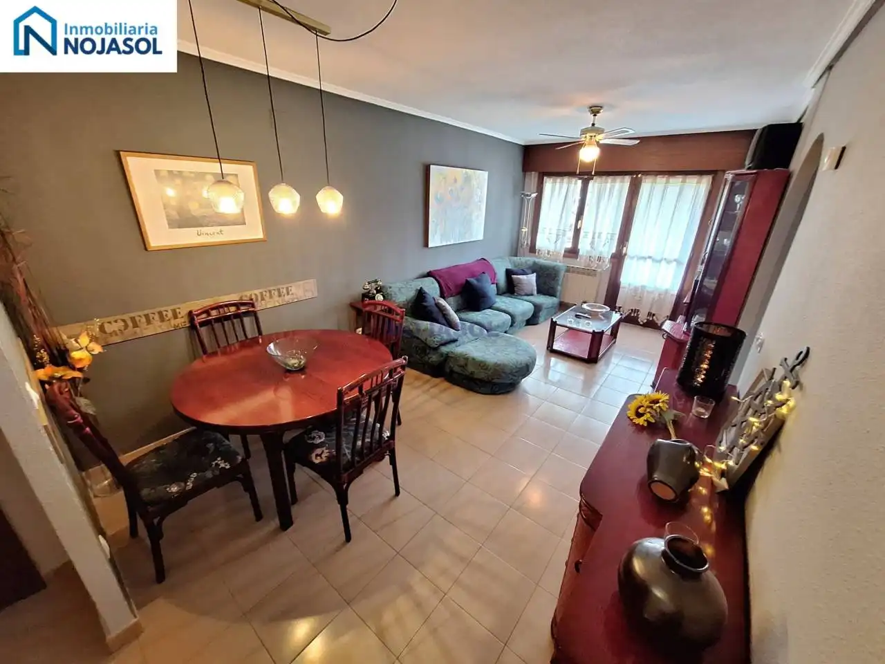 Sala d'estar de Dúplex de lloguer en Noja amb Calefacció, Terrassa i Moblat