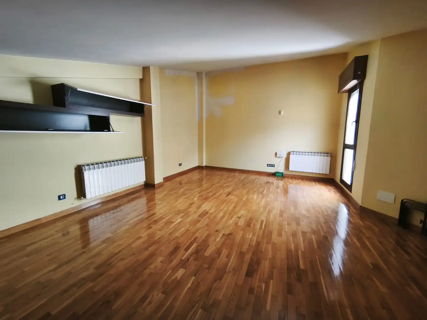 Wohnzimmer von Wohnung zum Verkauf in Salvatierra / Agurain mit Parkett und Abstellraum
