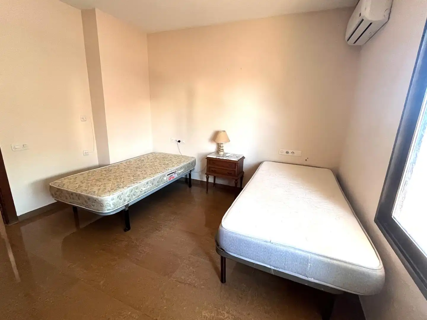Habitación de Piso de alquiler en Valencia con Aire acondicionado, Amueblado y Balcón
