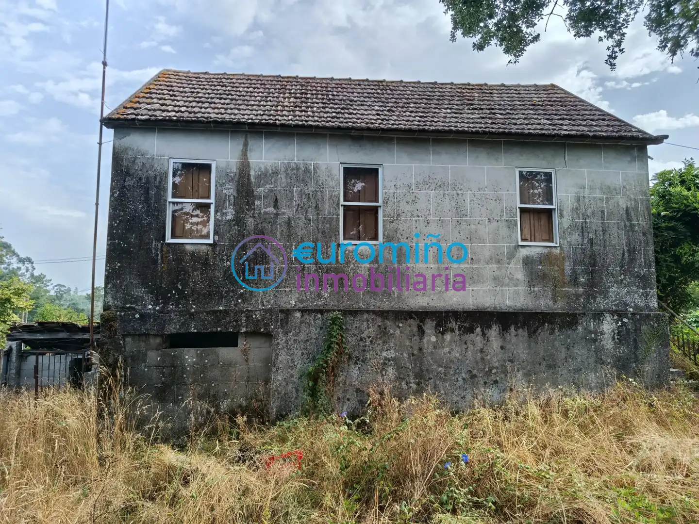 Vista exterior de Casa o xalet en venda en Salvaterra de Miño amb Jardí privat, Traster i Moblat
