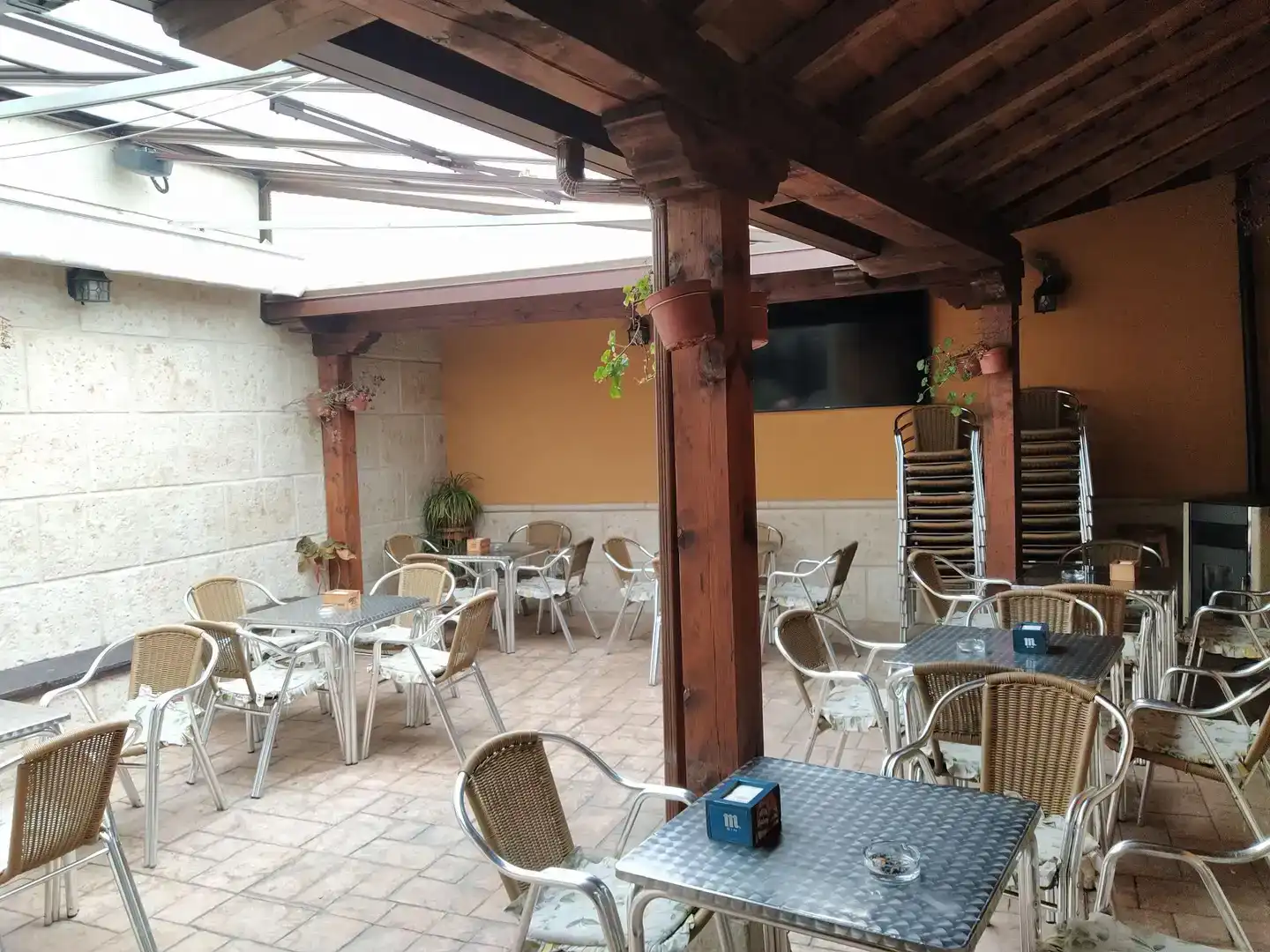 Terrassa de Local en venda en Aguilafuente, Segovia