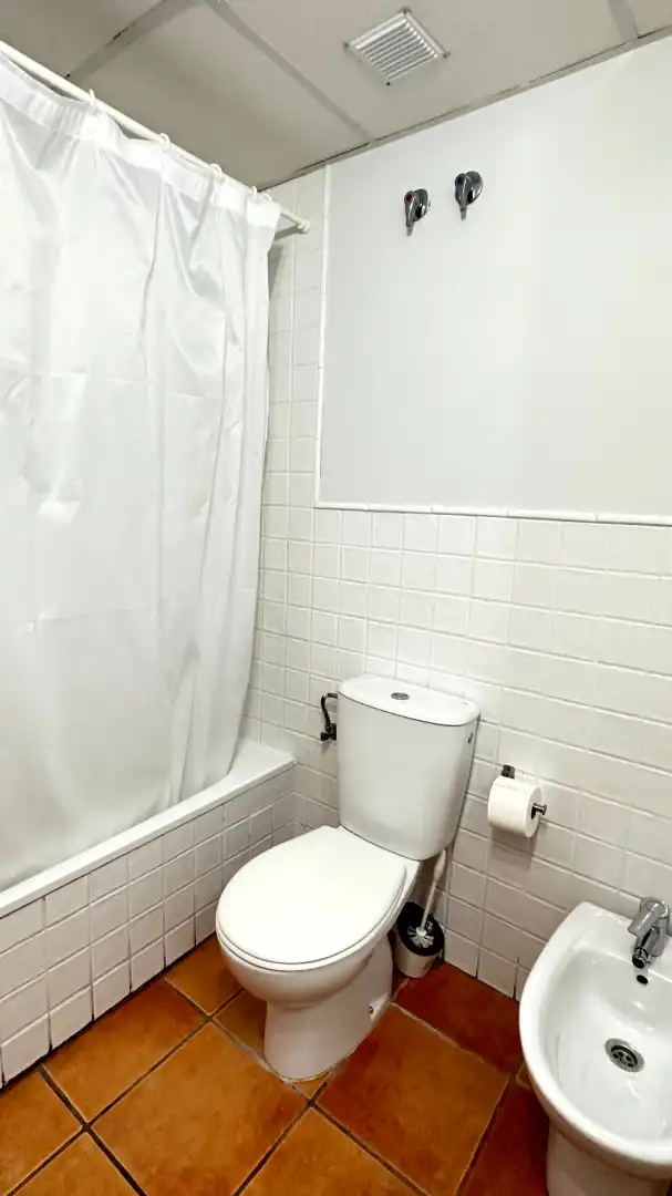 Bany de Apartament de lloguer en Oliva amb Aire condicionat, Calefacció i Terrassa