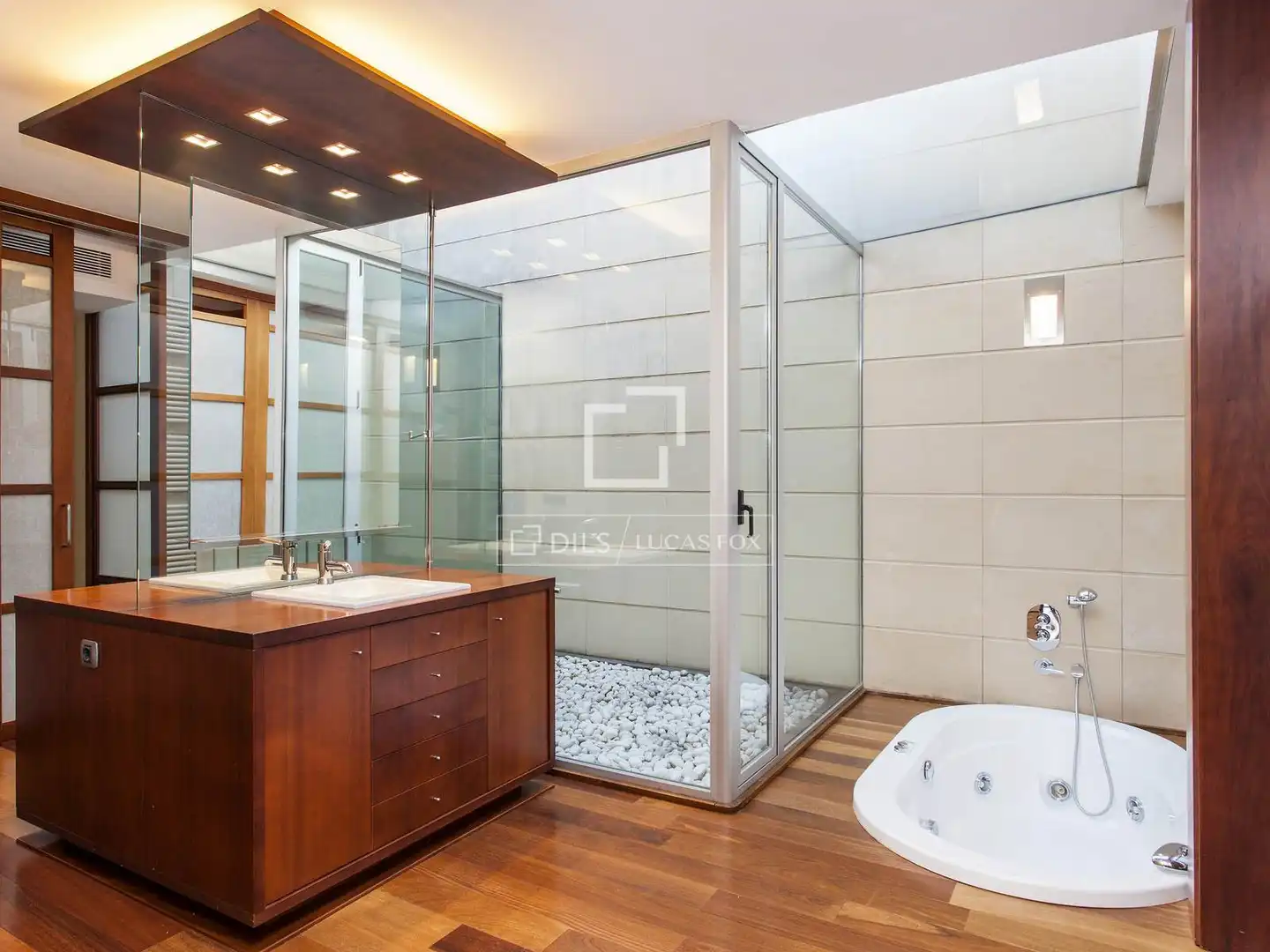 Bathroom of Houses for sale in Barcelona