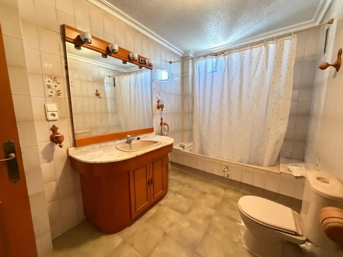 Bathroom of Flat for sale in Guardamar del Segura  with Terrace, Storage room and Furnished