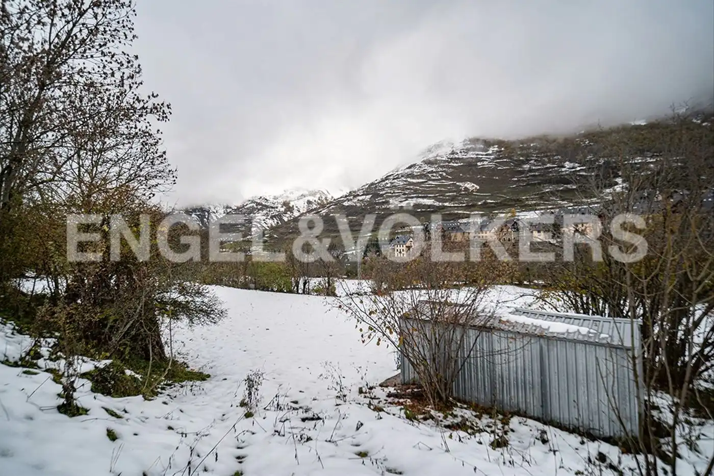Residential for sale in Naut Aran