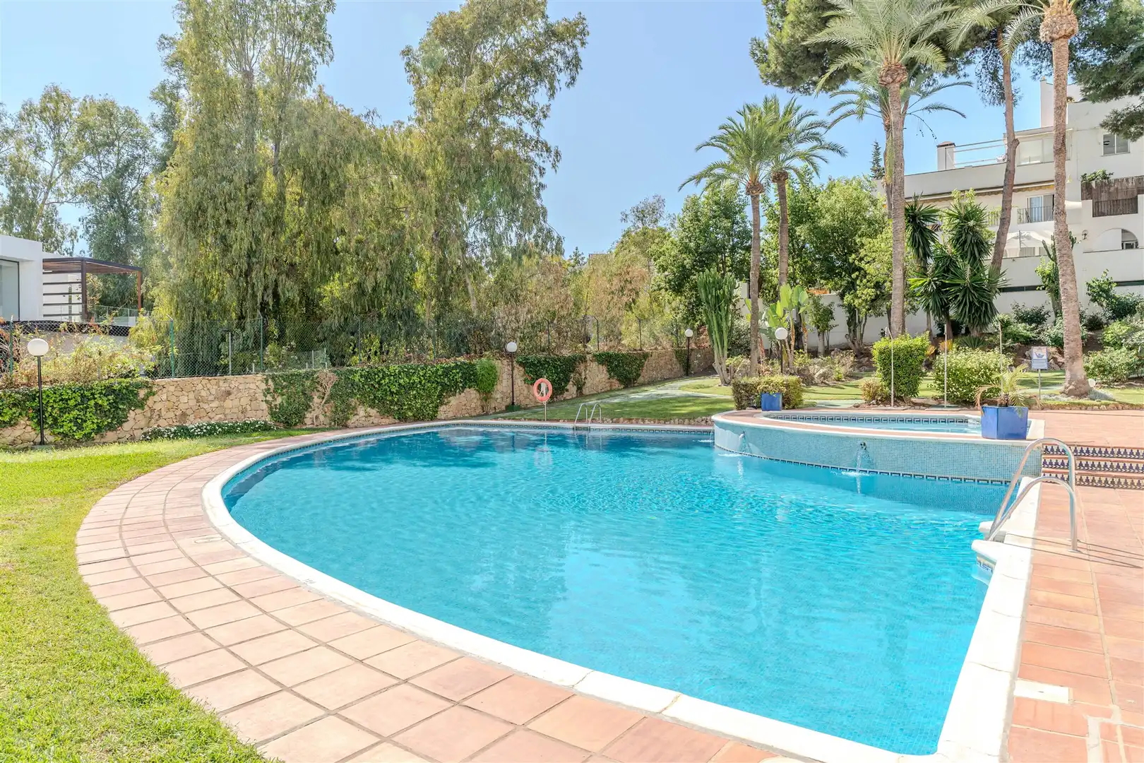 Piscina de Apartament en venda en Estepona