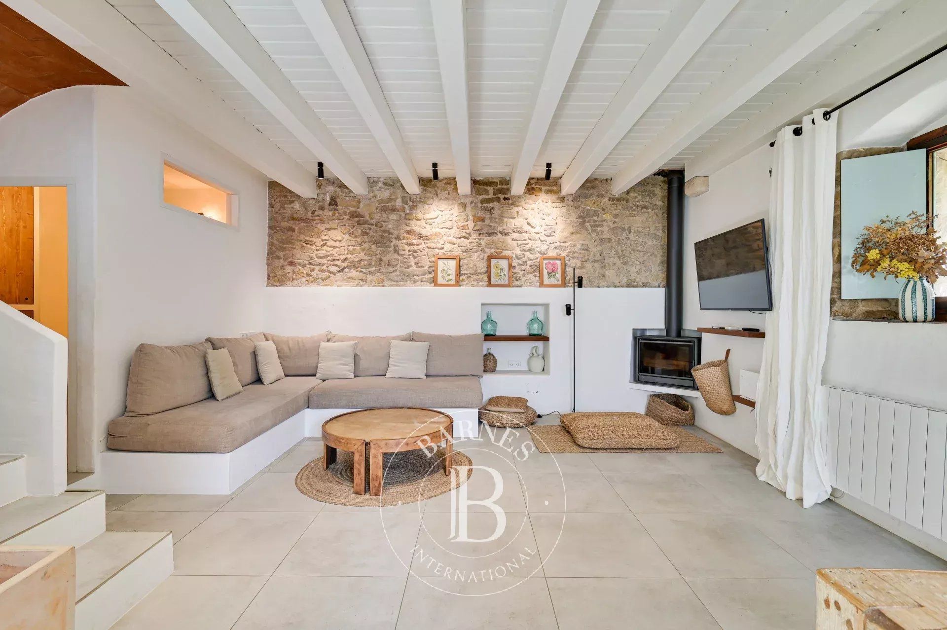 Sala d'estar de Finca rústica en venda en Forallac amb Aire condicionat, Calefacció i Moblat