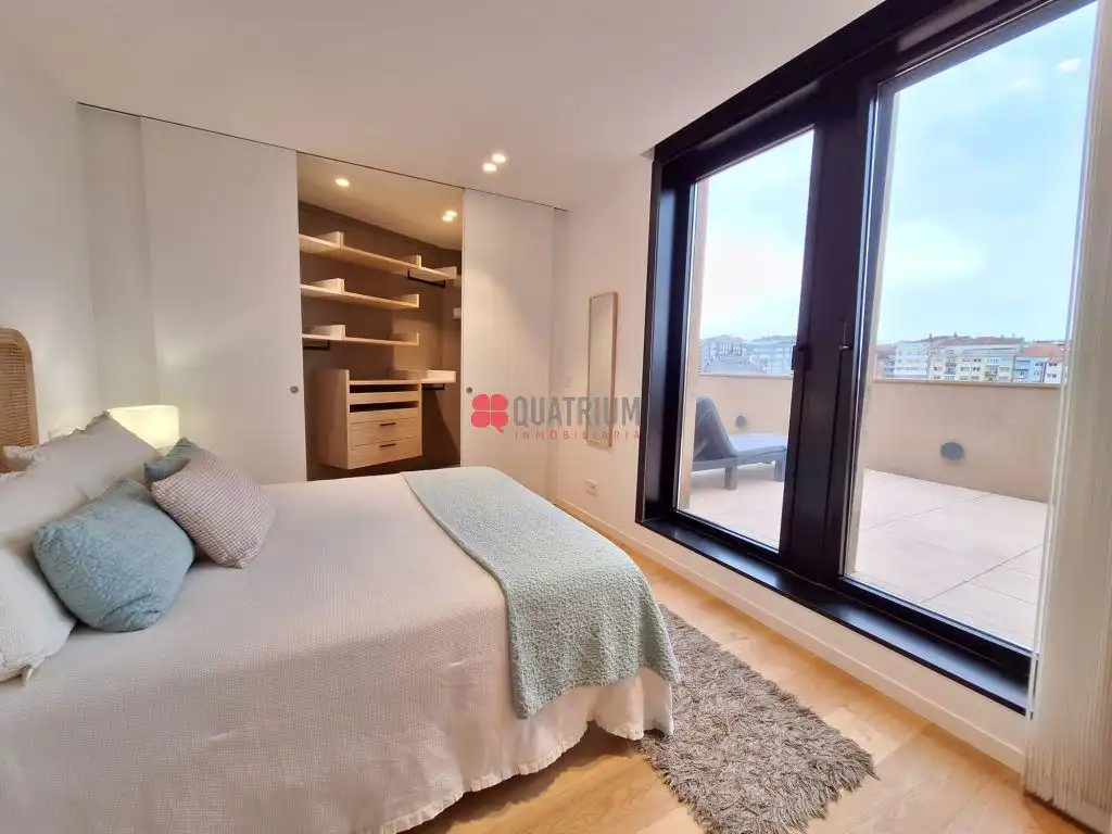 Habitación de Piso de alquiler en Santiago de Compostela  con Calefacción, Terraza y Amueblado