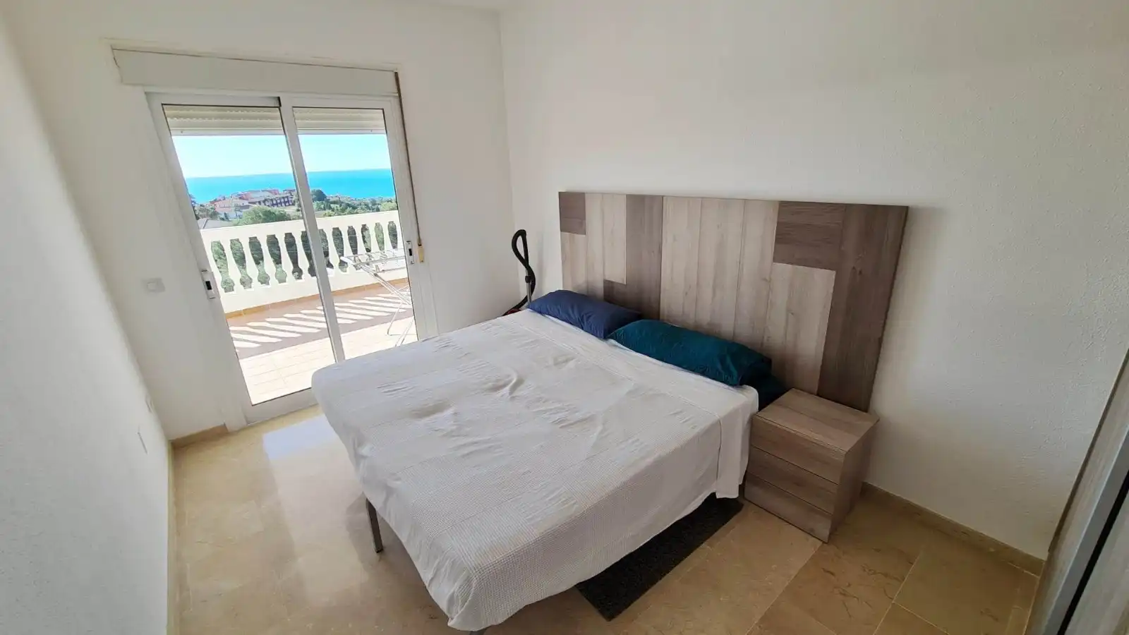Dormitori de Casa o xalet en venda en Benalmádena amb Aire condicionat, Jardí privat i Terrassa