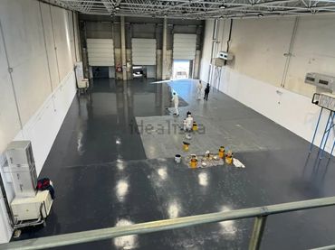 Nau industrial de lloguer a Carrer de les Ciències