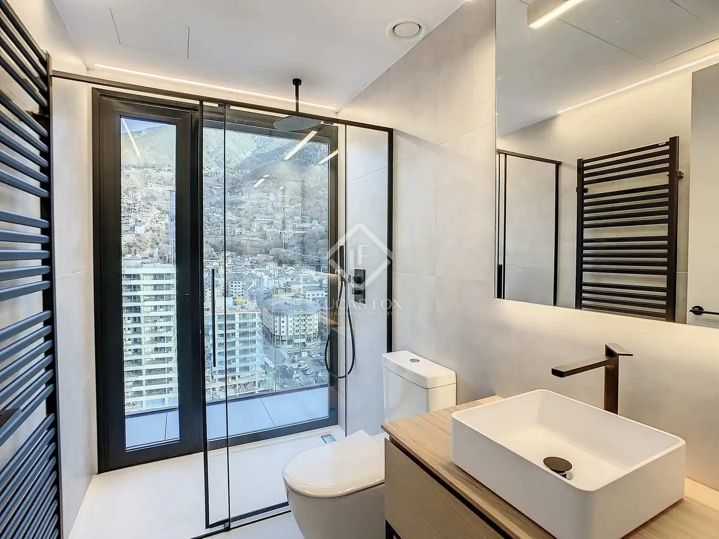 Bathroom of Attic for sale in Madrid  with Air Conditioner, Heating and Terrace