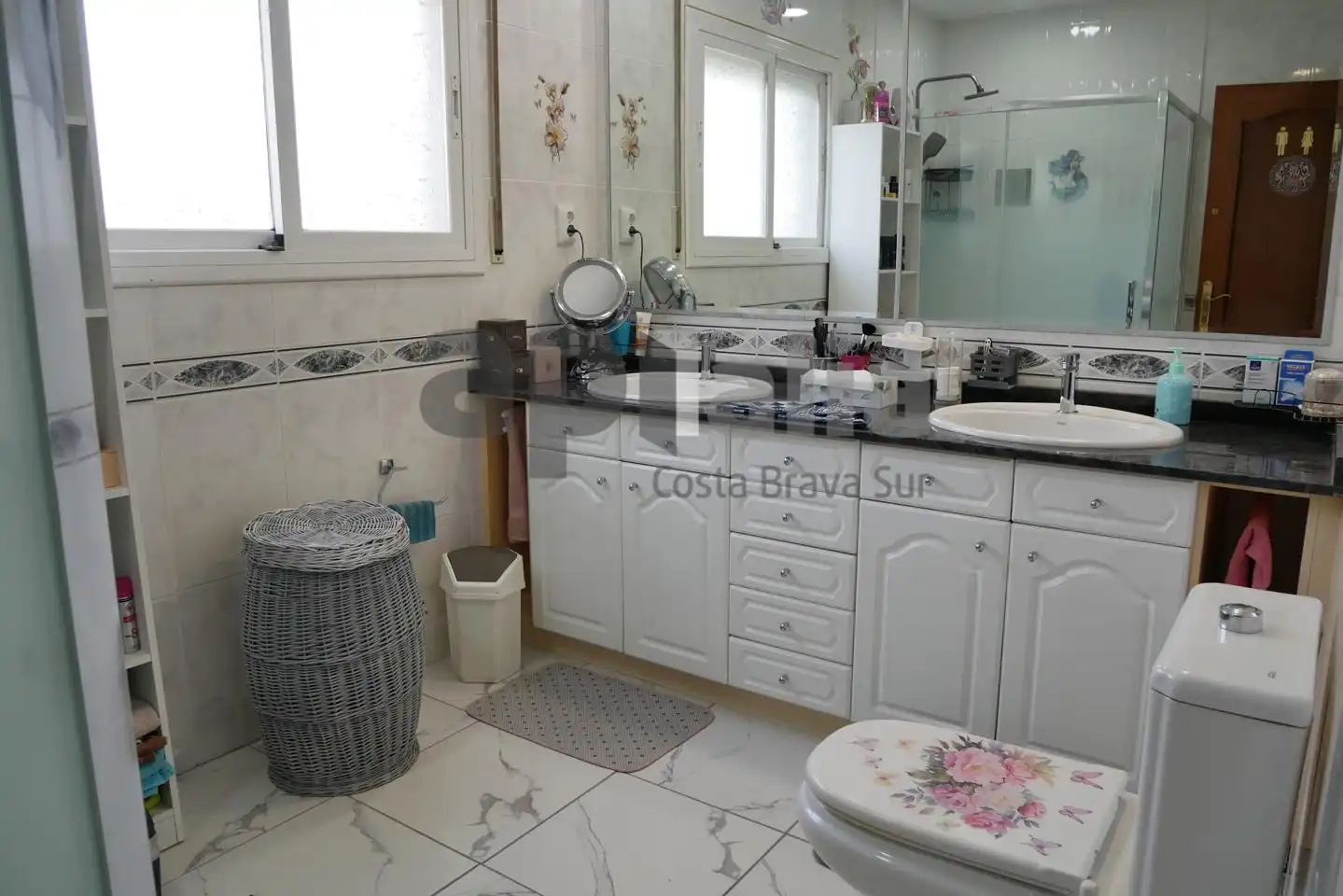Badezimmer von Haus oder Chalet zum Verkauf in Maçanet de la Selva mit Klimaanlage, Heizung und Privatgarten