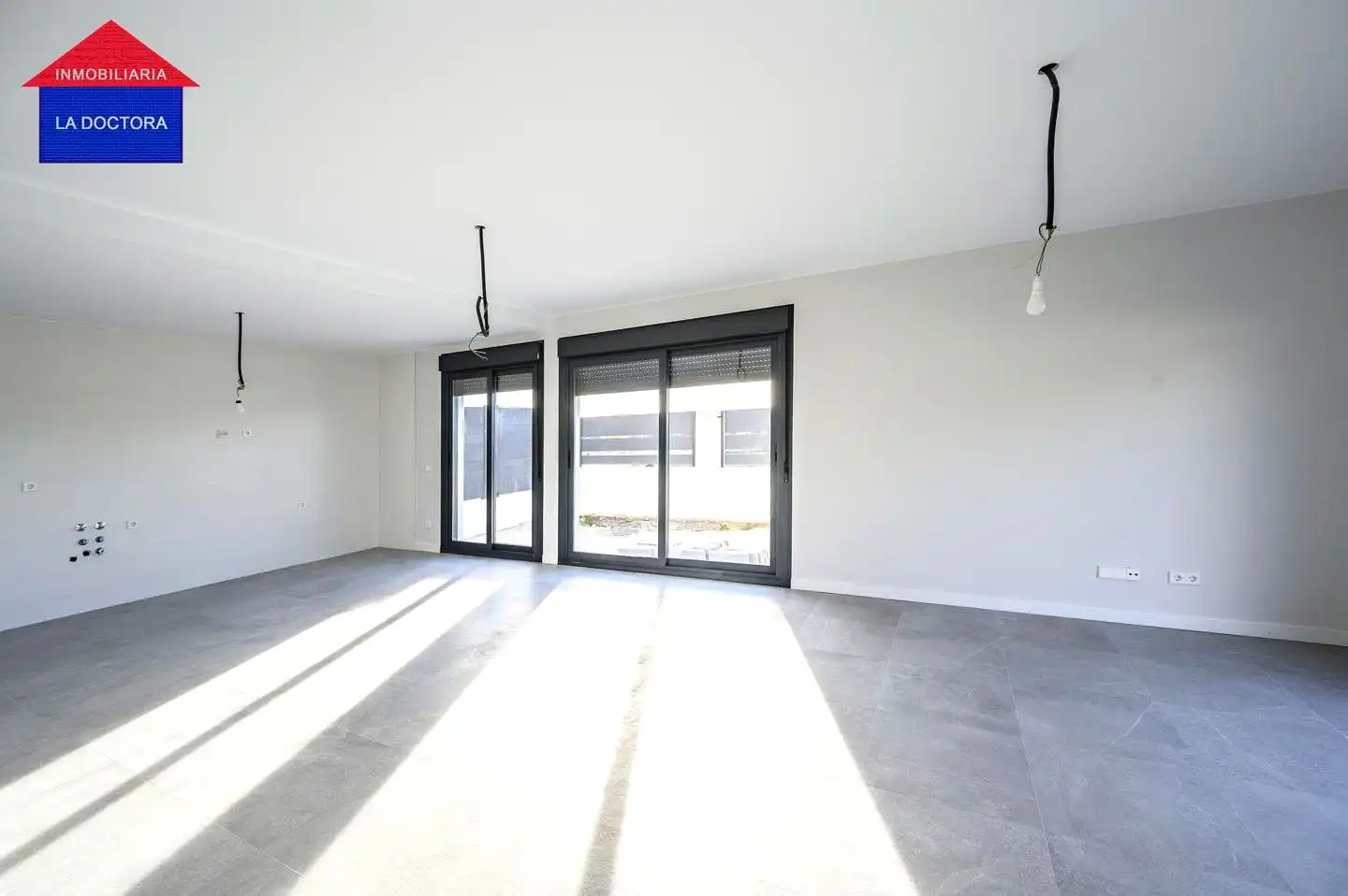 Sala de estar de Casa adosada en venta en Villamantilla con Aire acondicionado, Calefacción y Jardín privado