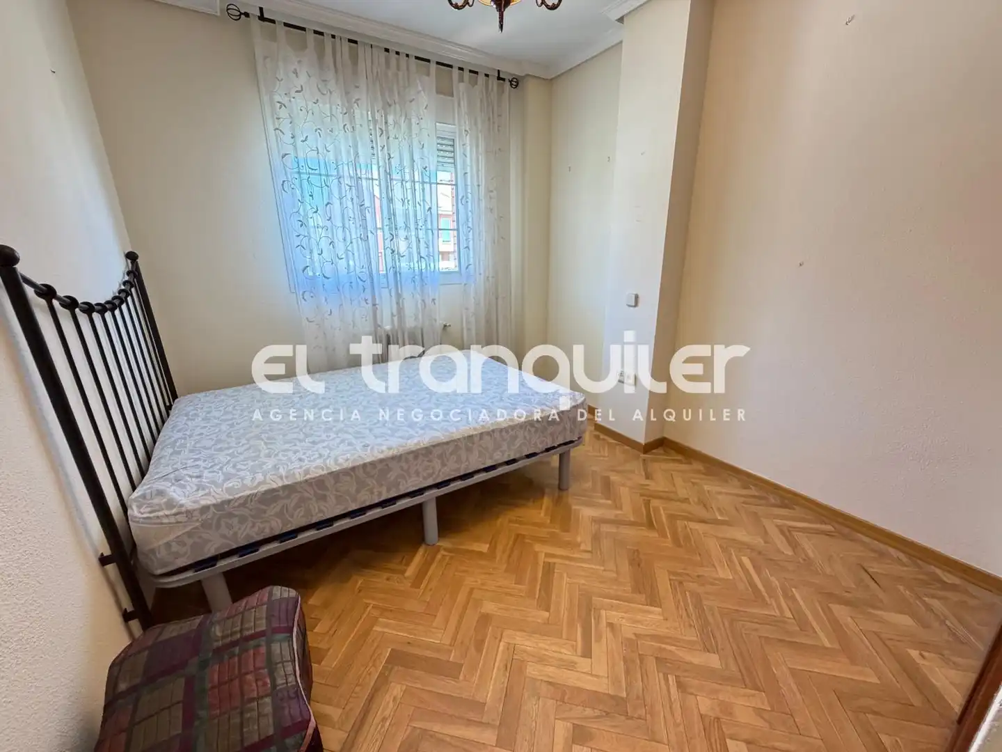 Dormitori de Casa adosada de lloguer en Leganés amb Jardí privat, Parquet i Terrassa