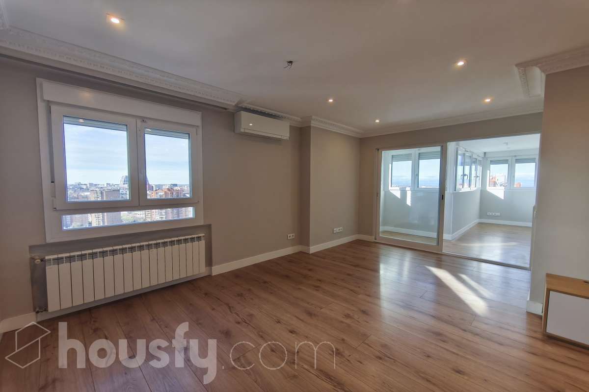 Living room of Flat to rent in  Madrid Capital  with Air Conditioner, Heating and Parquet flooring