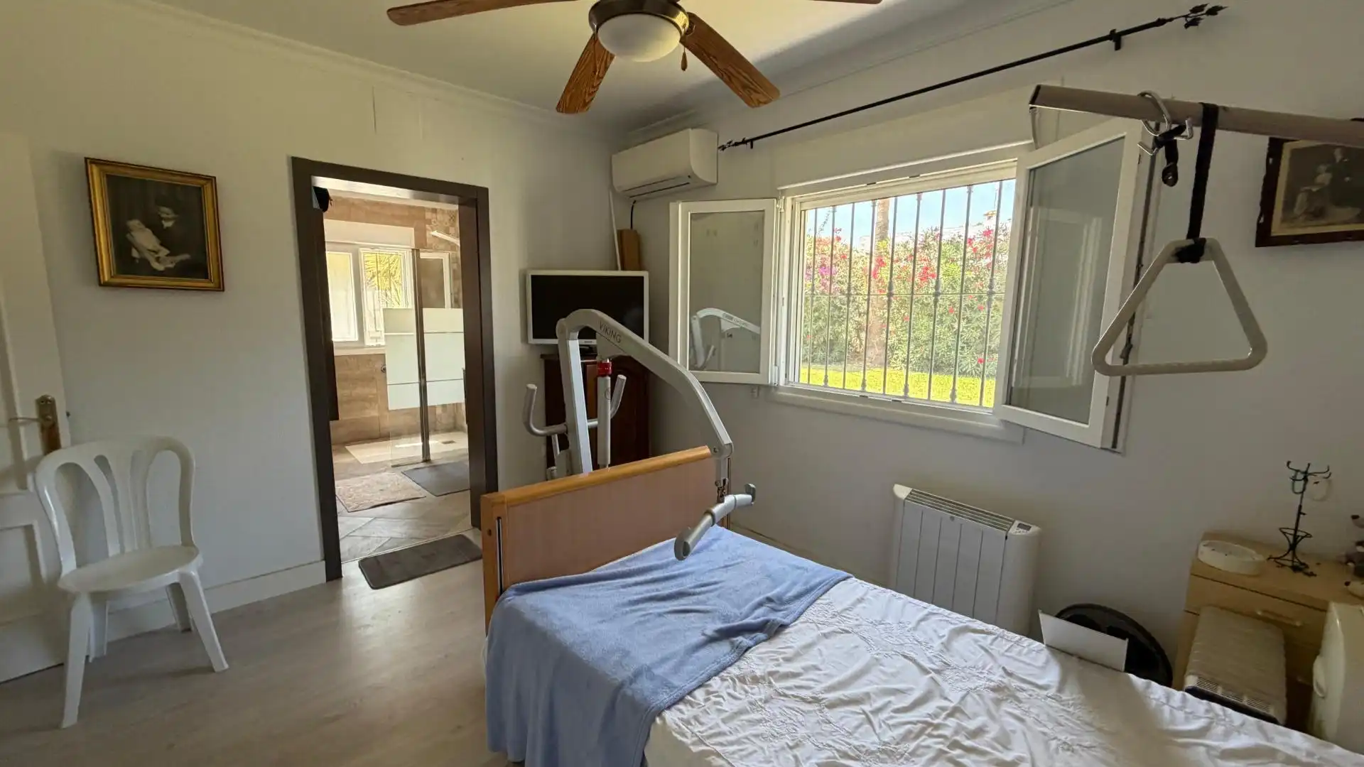 Dormitori de Casa o xalet en venda en Chiclana de la Frontera amb Aire condicionat, Calefacció i Jardí privat